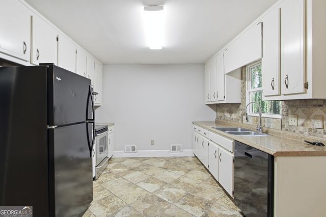 5554 Emerald Way, Acworth, GA 30102