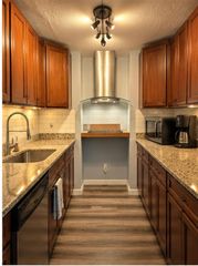 9009 Richmond Avenue 403, Houston, TX 77063