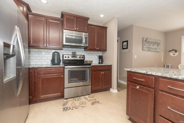 4422 Summercreek Lane, Newburgh, IN 47630