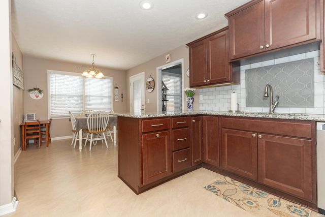 4422 Summercreek Lane, Newburgh, IN 47630