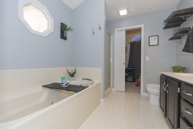 4422 Summercreek Lane, Newburgh, IN 47630