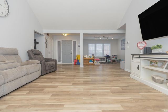 4422 Summercreek Lane, Newburgh, IN 47630