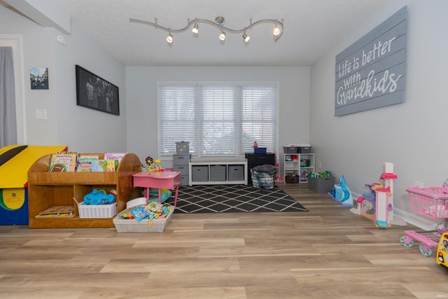 4422 Summercreek Lane, Newburgh, IN 47630