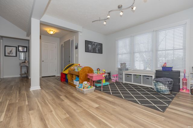 4422 Summercreek Lane, Newburgh, IN 47630