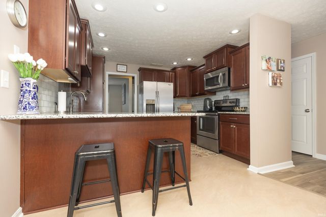 4422 Summercreek Lane, Newburgh, IN 47630