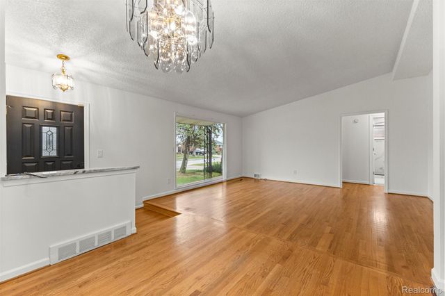 7423 Amboy Street, Dearborn Heights, MI 48127