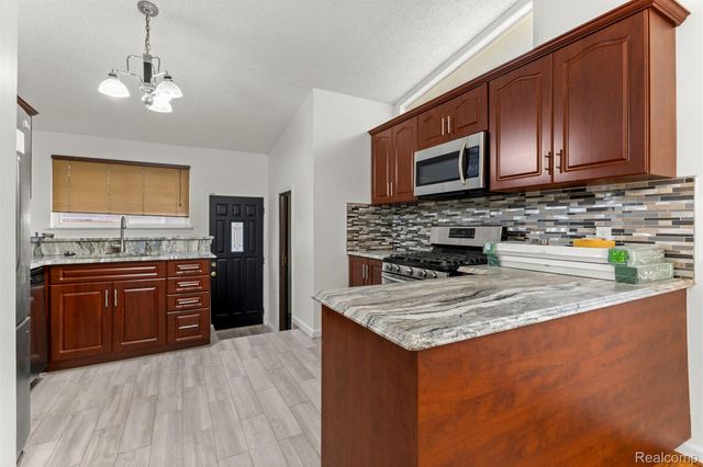 7423 Amboy Street, Dearborn Heights, MI 48127