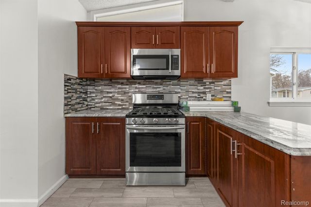 7423 Amboy Street, Dearborn Heights, MI 48127