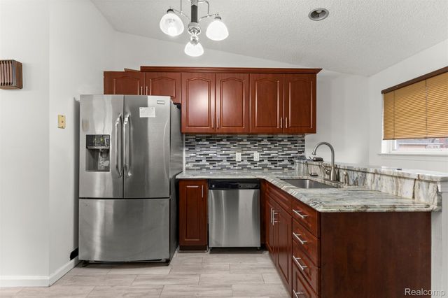 7423 Amboy Street, Dearborn Heights, MI 48127