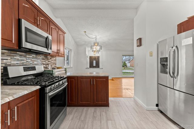 7423 Amboy Street, Dearborn Heights, MI 48127