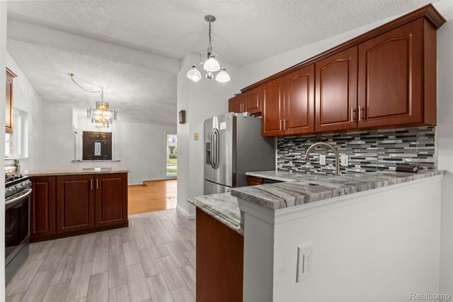 7423 Amboy Street, Dearborn Heights, MI 48127