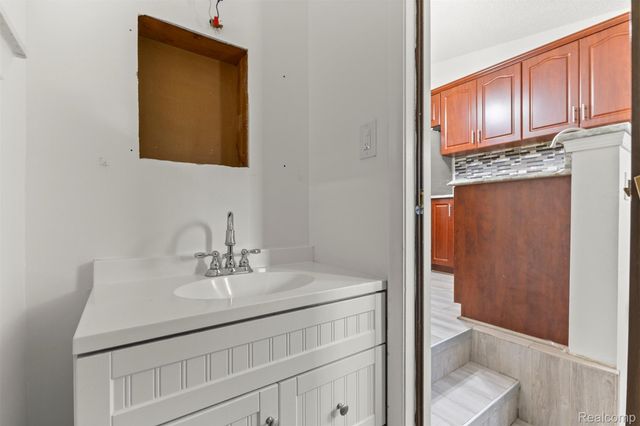 7423 Amboy Street, Dearborn Heights, MI 48127