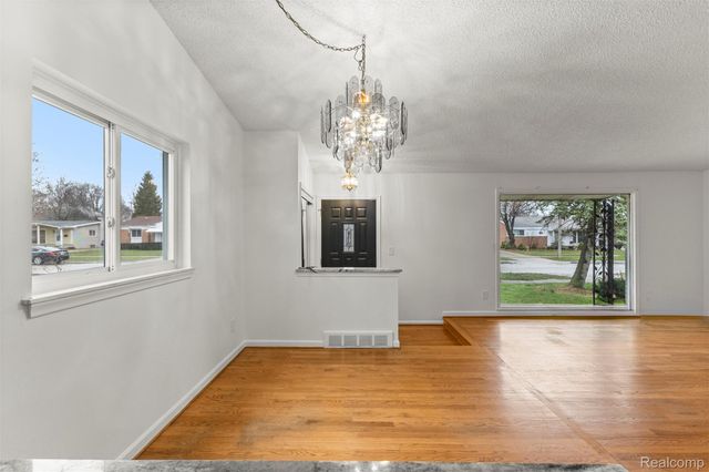 7423 Amboy Street, Dearborn Heights, MI 48127