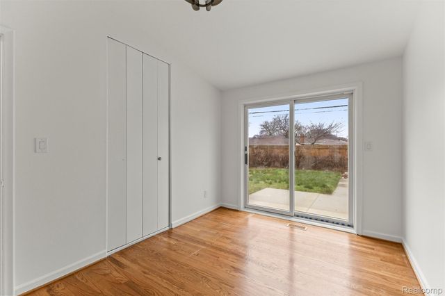 7423 Amboy Street, Dearborn Heights, MI 48127