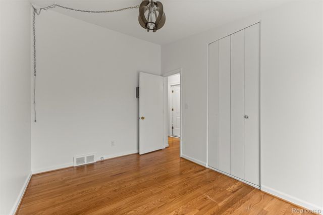 7423 Amboy Street, Dearborn Heights, MI 48127