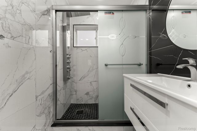 7423 Amboy Street, Dearborn Heights, MI 48127