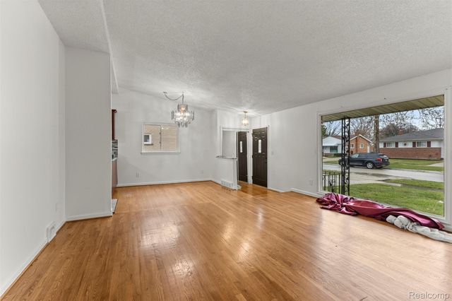 7423 Amboy Street, Dearborn Heights, MI 48127