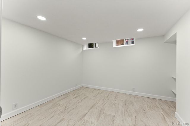 7423 Amboy Street, Dearborn Heights, MI 48127