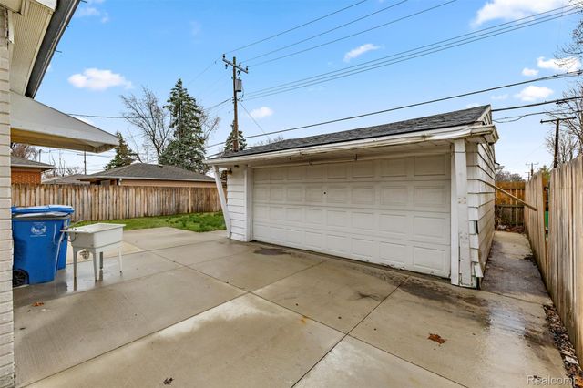 7423 Amboy Street, Dearborn Heights, MI 48127