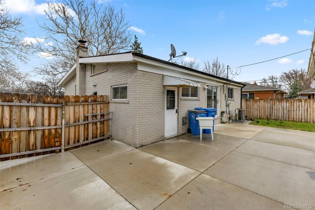 7423 Amboy Street, Dearborn Heights, MI 48127