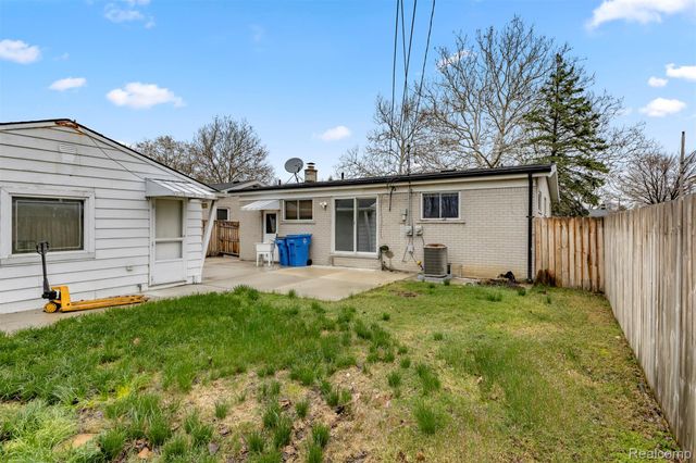 7423 Amboy Street, Dearborn Heights, MI 48127