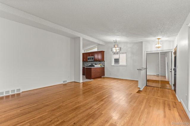 7423 Amboy Street, Dearborn Heights, MI 48127