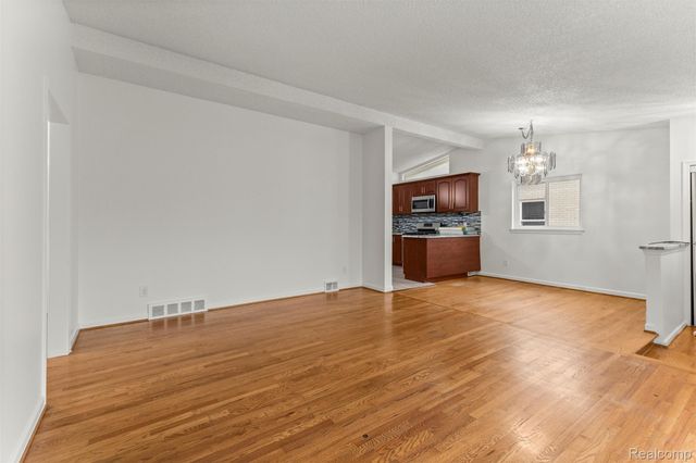 7423 Amboy Street, Dearborn Heights, MI 48127