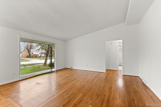 7423 Amboy Street, Dearborn Heights, MI 48127