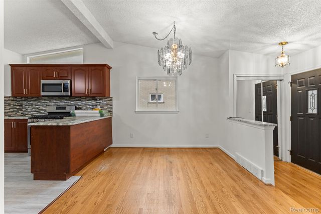 7423 Amboy Street, Dearborn Heights, MI 48127