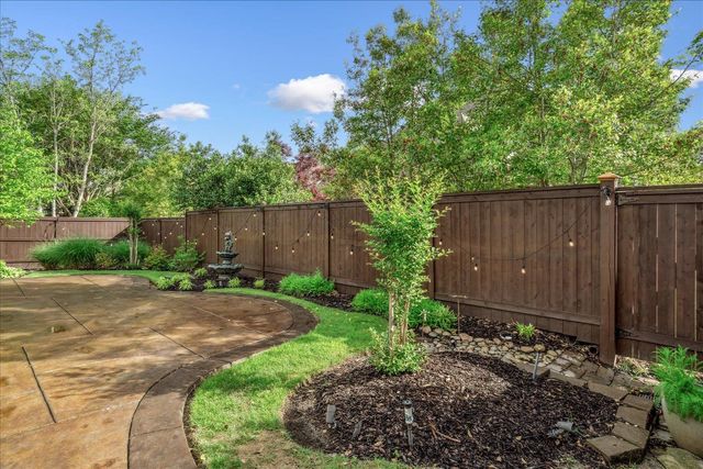 9212 LIGGON GREEN LN, Germantown, TN 38139