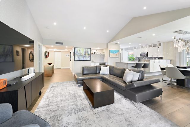 7369 Orangewood Lane 301, Boca Raton, FL 33433