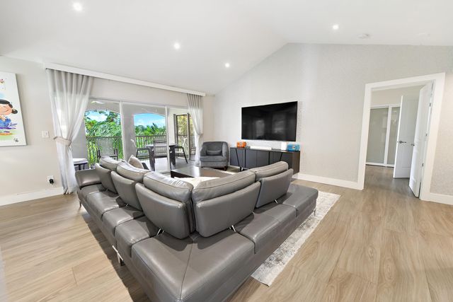 7369 Orangewood Lane 301, Boca Raton, FL 33433