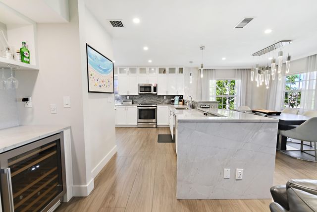 7369 Orangewood Lane 301, Boca Raton, FL 33433