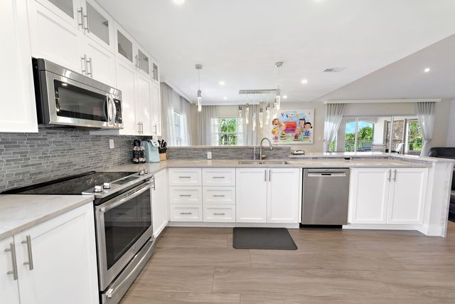 7369 Orangewood Lane 301, Boca Raton, FL 33433