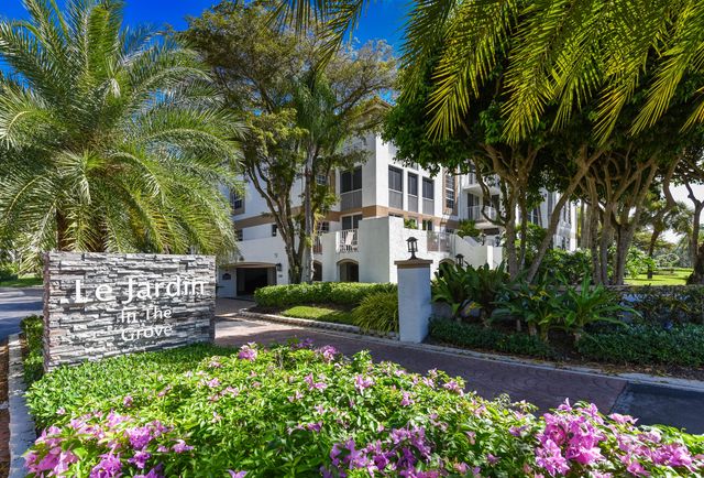 7369 Orangewood Lane 301, Boca Raton, FL 33433