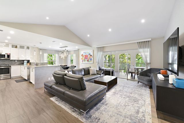 7369 Orangewood Lane 301, Boca Raton, FL 33433