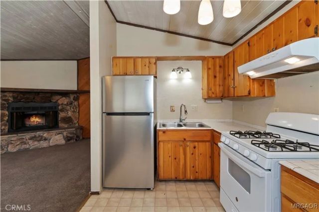 949 Pine, Big Bear City, CA 92314