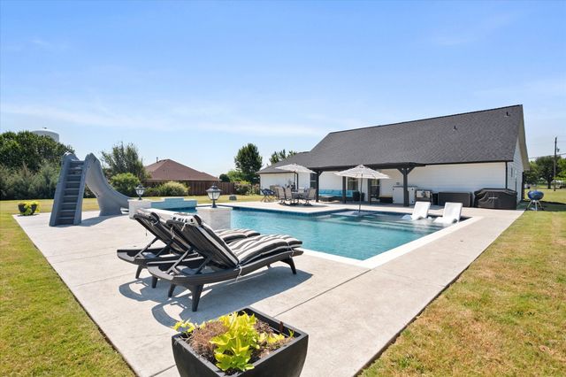 203 Mulkey Road, Waxahachie, TX 75167