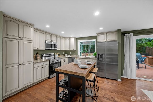 13415 NE 119th Way, Redmond, WA 98052