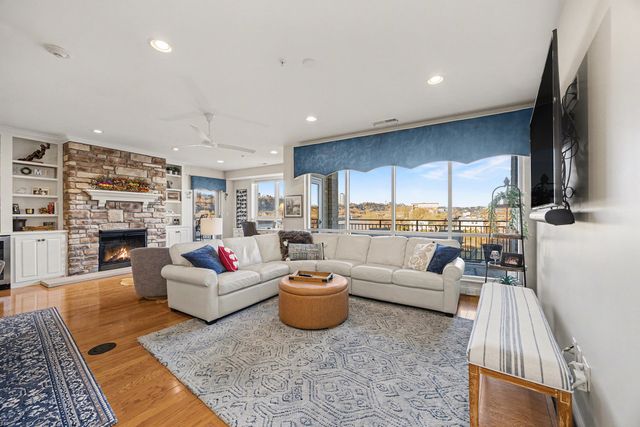 101 Harbor Greene Drive, W405, Bellevue, KY 41073