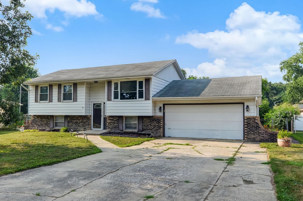 2910 Crowsnest Drive, Hobart, IN 46342
