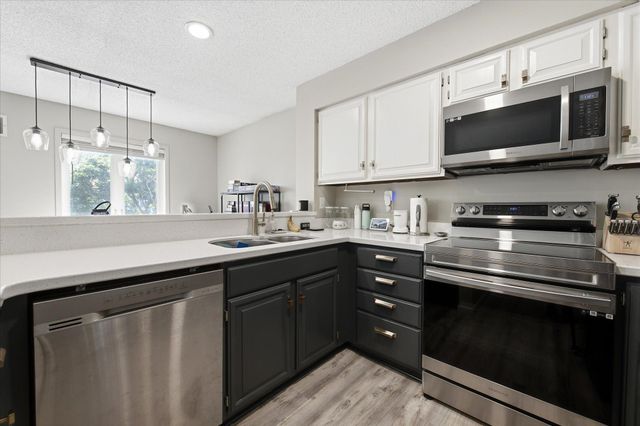 1372 Carling Drive 307, Saint Paul, MN 55108