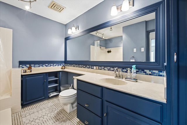 1372 Carling Drive 307, Saint Paul, MN 55108