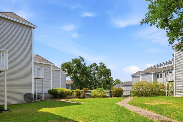 1372 Carling Drive 307, Saint Paul, MN 55108