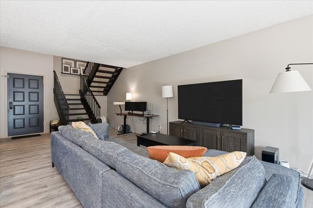 1372 Carling Drive 307, Saint Paul, MN 55108