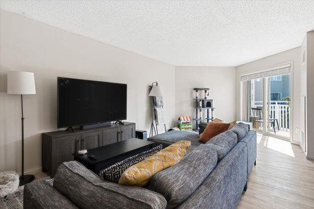 1372 Carling Drive 307, Saint Paul, MN 55108