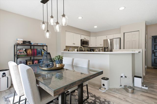 1372 Carling Drive 307, Saint Paul, MN 55108