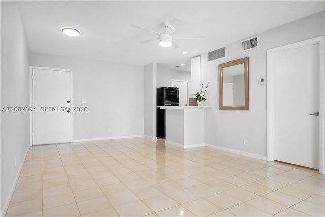 3040 NE 16th Ave 104, Oakland Park, FL 33334