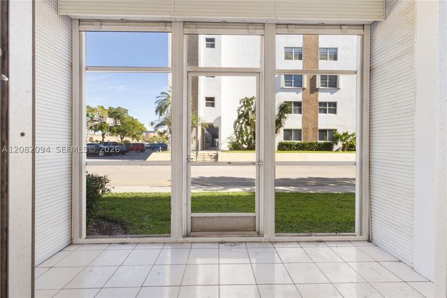 3040 NE 16th Ave 104, Oakland Park, FL 33334