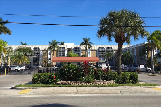 3040 NE 16th Ave 104, Oakland Park, FL 33334